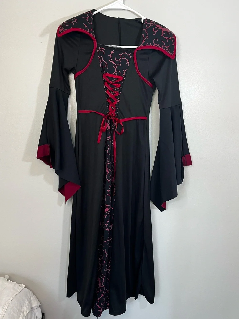 Girls Black and Burgundy Gothic Royal Vampire Costume Dress Halloween Large